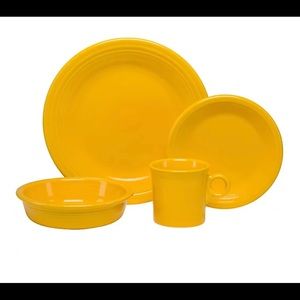 15 Piece Fiestaware Set in Daffodil